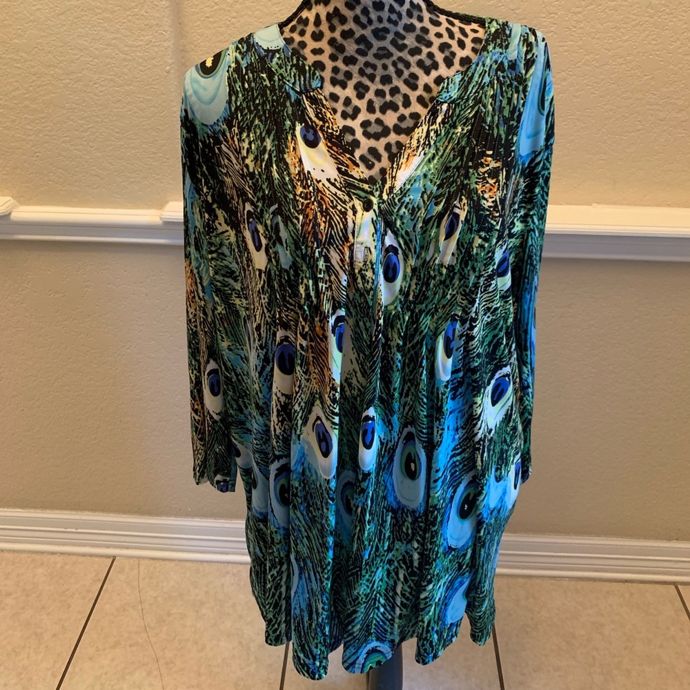 La Cera Peacock Blouse. Size 3x. Stretchy soft colorful blouse. Runs big.